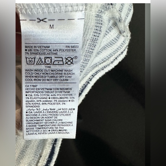 2 Old Navy sleeveless shirts. Both size Medium. Buttons with tie. EUC. - Picture 16 of 16